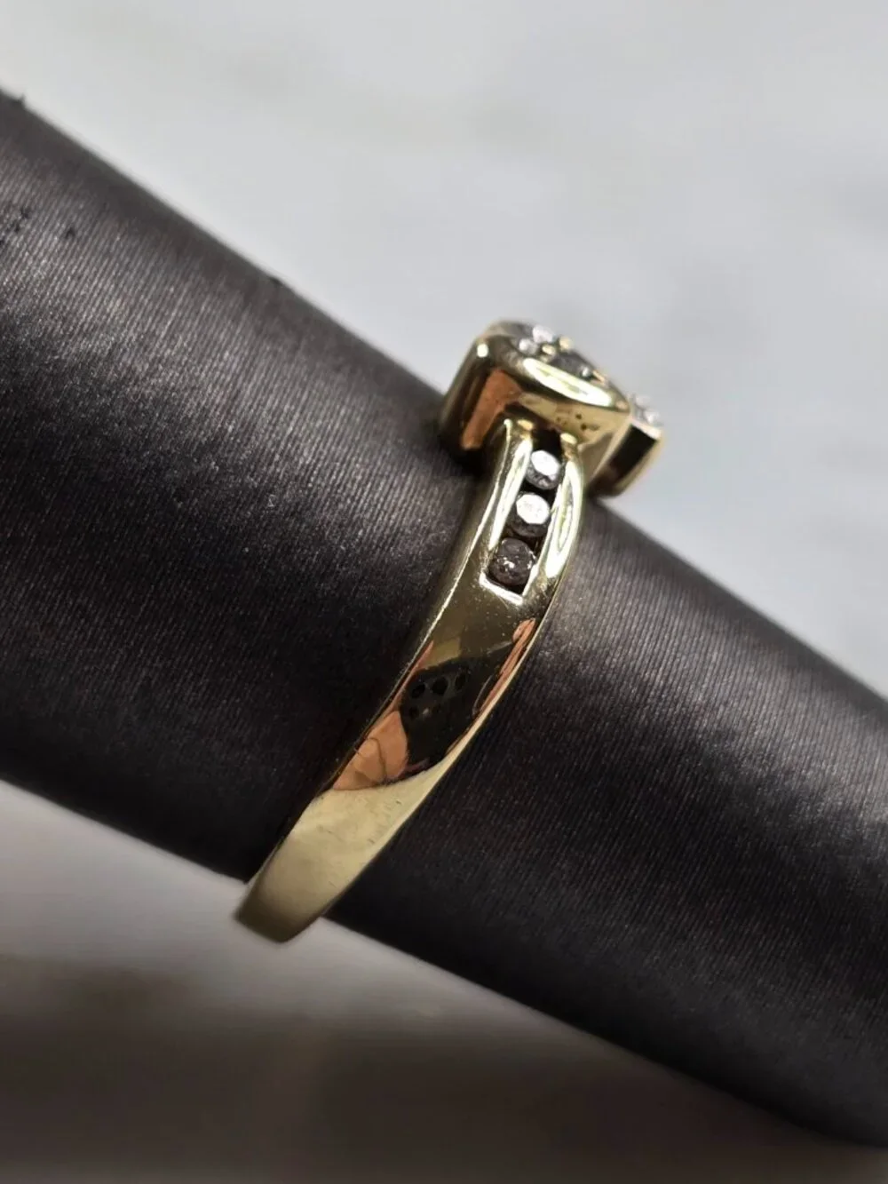 Womens Vintage Estate 10K Gold Diamond Heart Ring 2.3g E5746